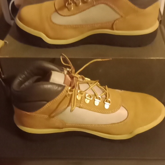 Timberland chucka.  [PRE-LOVED] - Picture 6 of 10